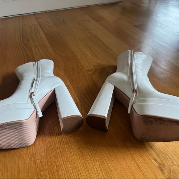 White platform heeled boots size 7. Very similar to “gogo” boots - Picture 2 of 3